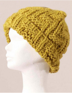 Knitted 100% acrylic hat 2