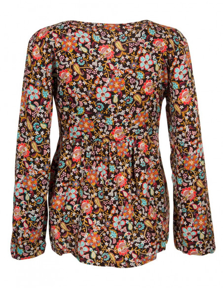 Spring blouse with long sleeves.