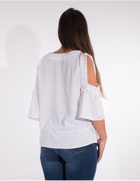 Fluid and loose top with open sleeves