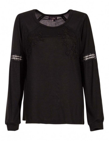 Chic sweater with lace