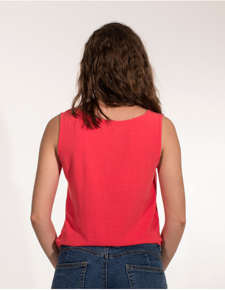 Blouse to tie, casual feminine look