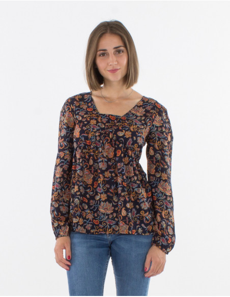 Women's blouse with square neck