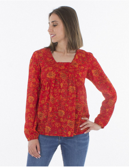 Women's blouse with square neck