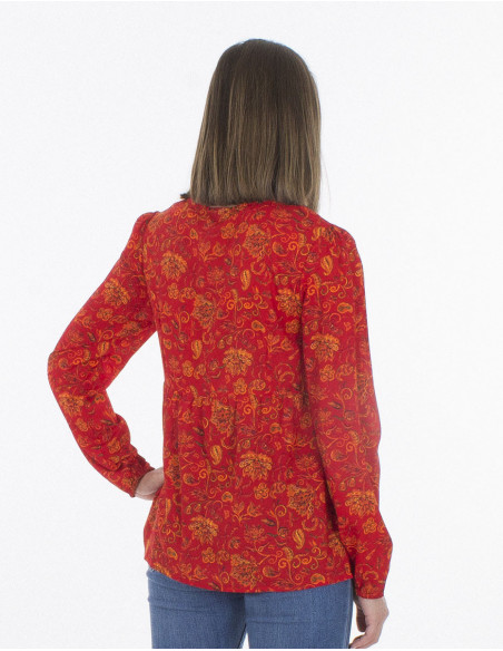 Women's blouse with square neck