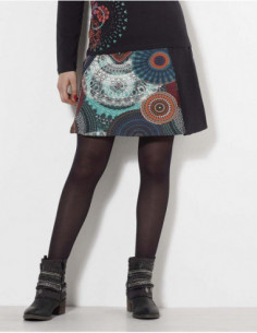 jupe courte colorée et élégante