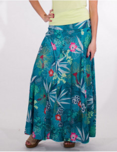 Long skirt draped at the waist