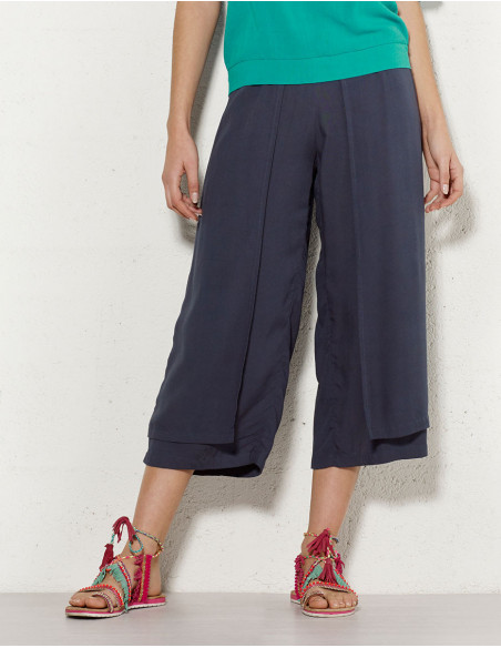 Pantalon femme 3/4 uni bleu marine coupe large et confortable