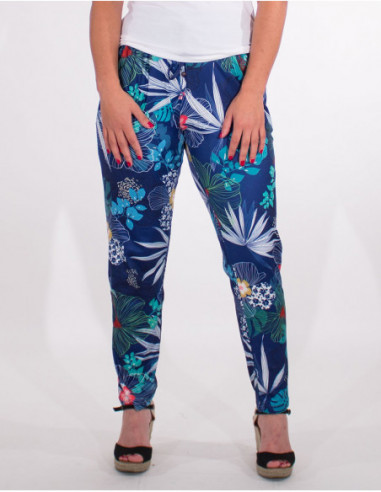 Pantalon fluide et cintrée pour l'été à imprimé tropical fleuri bleu marine