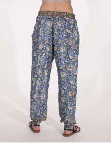 Fluid trousers tight at the ankles