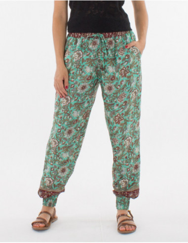 Fluid trousers tight at the ankles