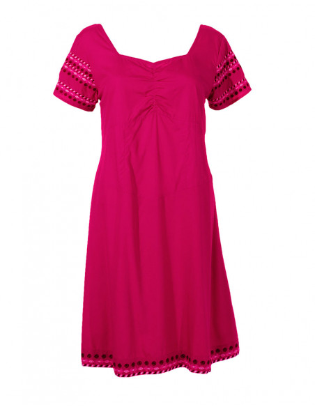 Robe courte originale en viscose avec broderies framboise