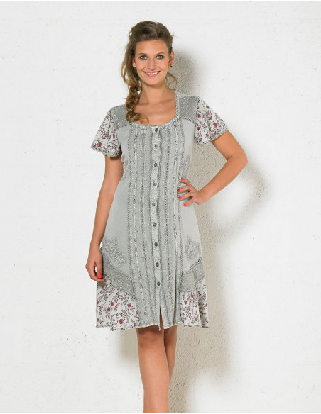 Robe courte imprimée et brodée