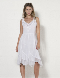 Robe courte  en viscose brodée finition dentelle