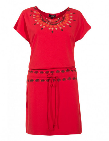 Robe courte ethnique avec ceinture à nouer rouge