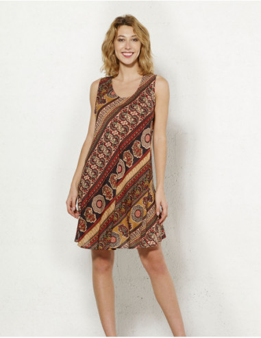 Ample dress with ethnic motifs