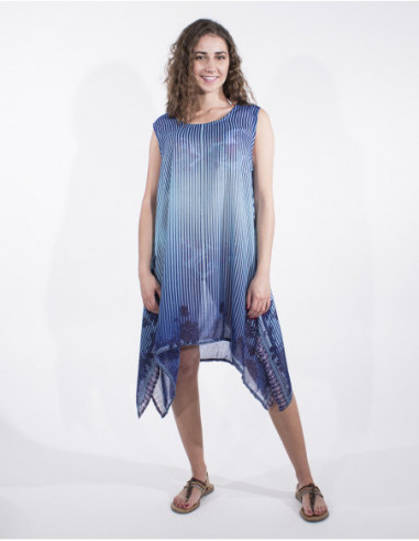 Robe courte de plage orientale avec pans asymétriques bleu