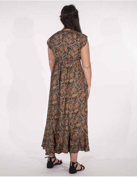 Long-necked dress with heart hiding coll