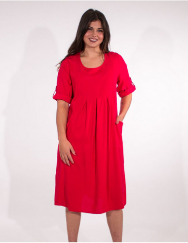 Basic short dress in red with short sleeves and front pockets