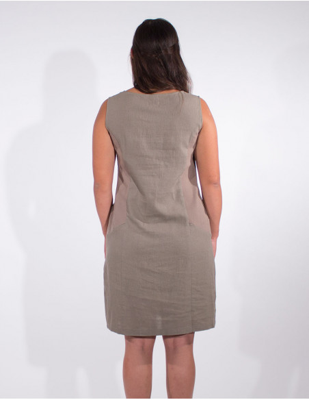 Straight and plain sleeveless dress