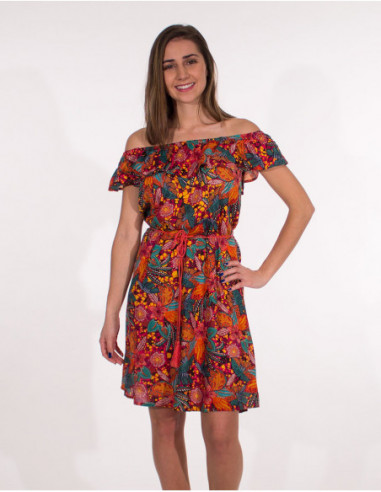 Short dress with ruffle collar