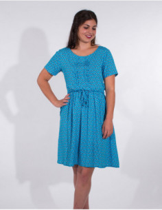 Robe courte à manches courtes et lien de ceinture