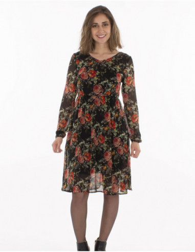 Robe cintrée chic et élégante pour l'hiver motif bohème de roses rouges