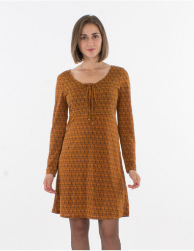 Robe courte automnale fluide à motif ethnique rouge bordeaux