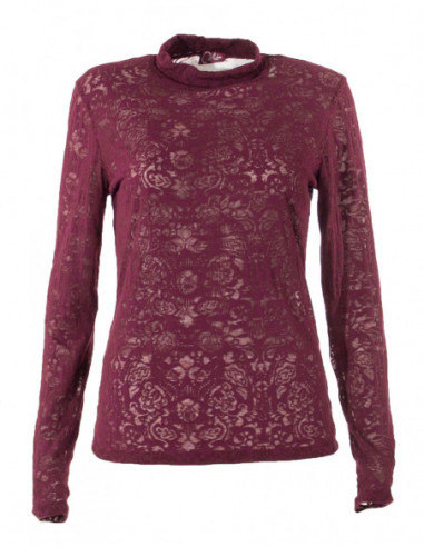 Tee-shirt devoured turtleneck