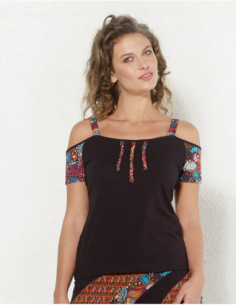 Colorful T-shirtwith bare...