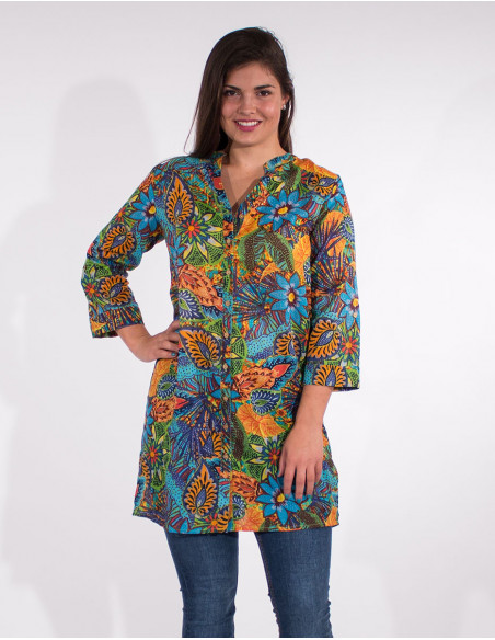 Long tunic with 3/4 sleeves and lapels