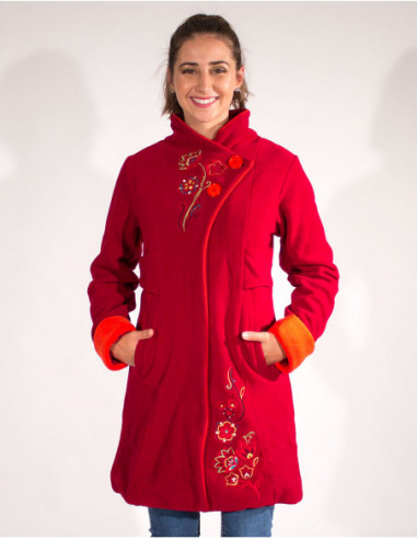 manteau rouge en polaire pour femme avec broderies originales