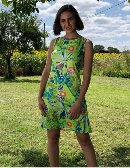 Sleeveless short dress with round neck