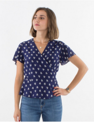 Petit haut femme volantée à col cache cœur imprimé bleu marine avec plumes hippie chic