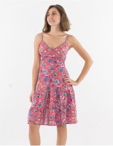 Petite robe d'été basique courte à volants et fines bretelles motif bohème fleuri rose corail