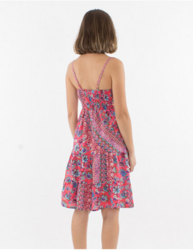 Robe courte coloree motif fleurs smockee dans le dos