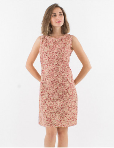 Robe courte coupe cintrée classique avec poches avant et col rond avec motif boho chic rouge bordeaux