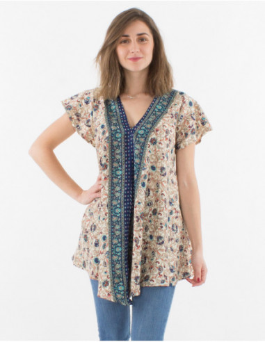 Blouse à manches courtes type tunique pour femme fluide et évasée avec motif écru petites fleurs bohème