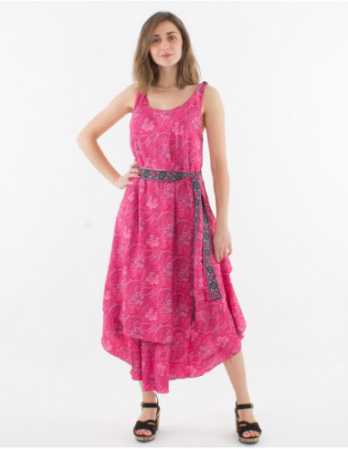 Robe sans manches d'été originale colorée rose fuchsia avec pans et ceinture en tissu motif cachemire et fleurs