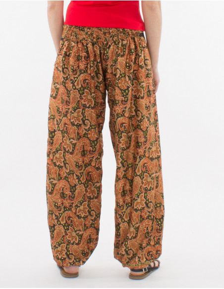 Puffy pants with gold paisley print