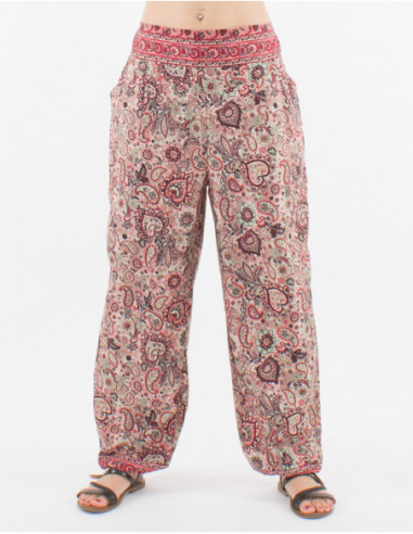 Pantalon loose d'été pour femme avec smock dans le dos et imprimé cachemire original dans les tons rouges