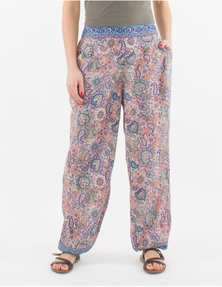 Pantalon loose d'été pour femme avec smock dans le dos et imprimé cachemire original dans les tons roses