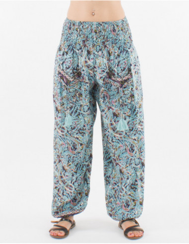 Pantalon femme style Aladin baba cool avec poches sur les cuisses et motif original cachemire bleu