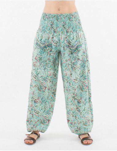 Pantalon loose et léger femme avec taille smockée et poches à l'avant sans oublier le motif boho chic bleu