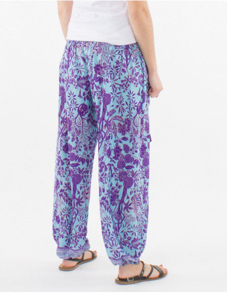 Pantalon fluide d'été pour femme avec poches sur les cuisses finis de pompons et imprimé original fleuri bleu turquoise