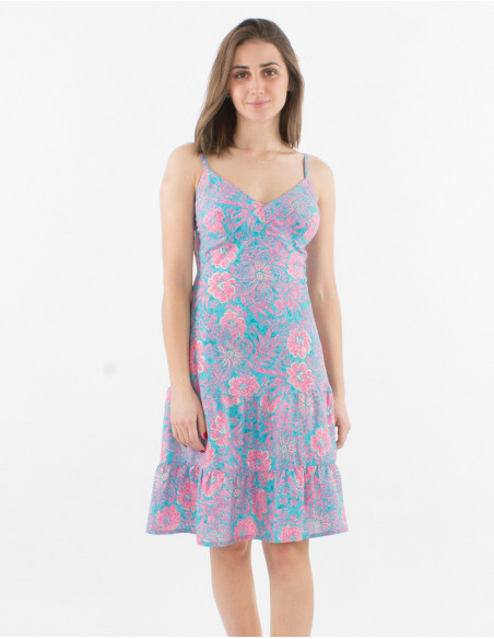 Petite robe courte rose parfaite pour l'été avec fines bretelles réglables et imprimé original de fleurs hawaïennes