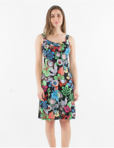 Robe évasée femme pour l'été noir avec fleurs baba cool tropicales et bretelles