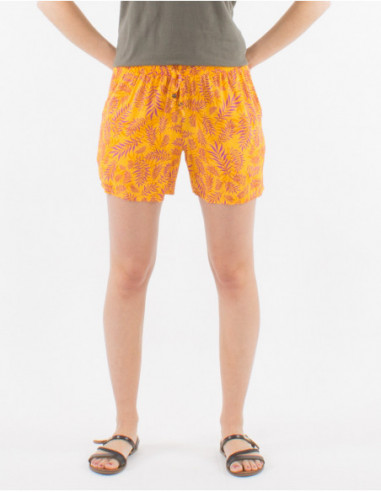 Short court léger pour l'été féminin bohème avec feuilles jaune