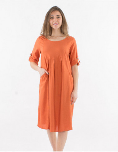 Basic short dress in orange with short sleeves and front pockets