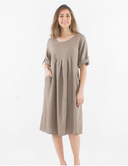 Robe courte femme avec fronces à l'avant et manches 3/4 couleur unie taupe