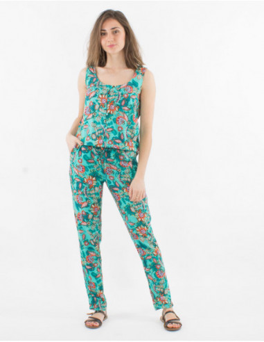 Combinaison pantalon femme fluide pour l'été couleur menthe à fleurs originales estivales